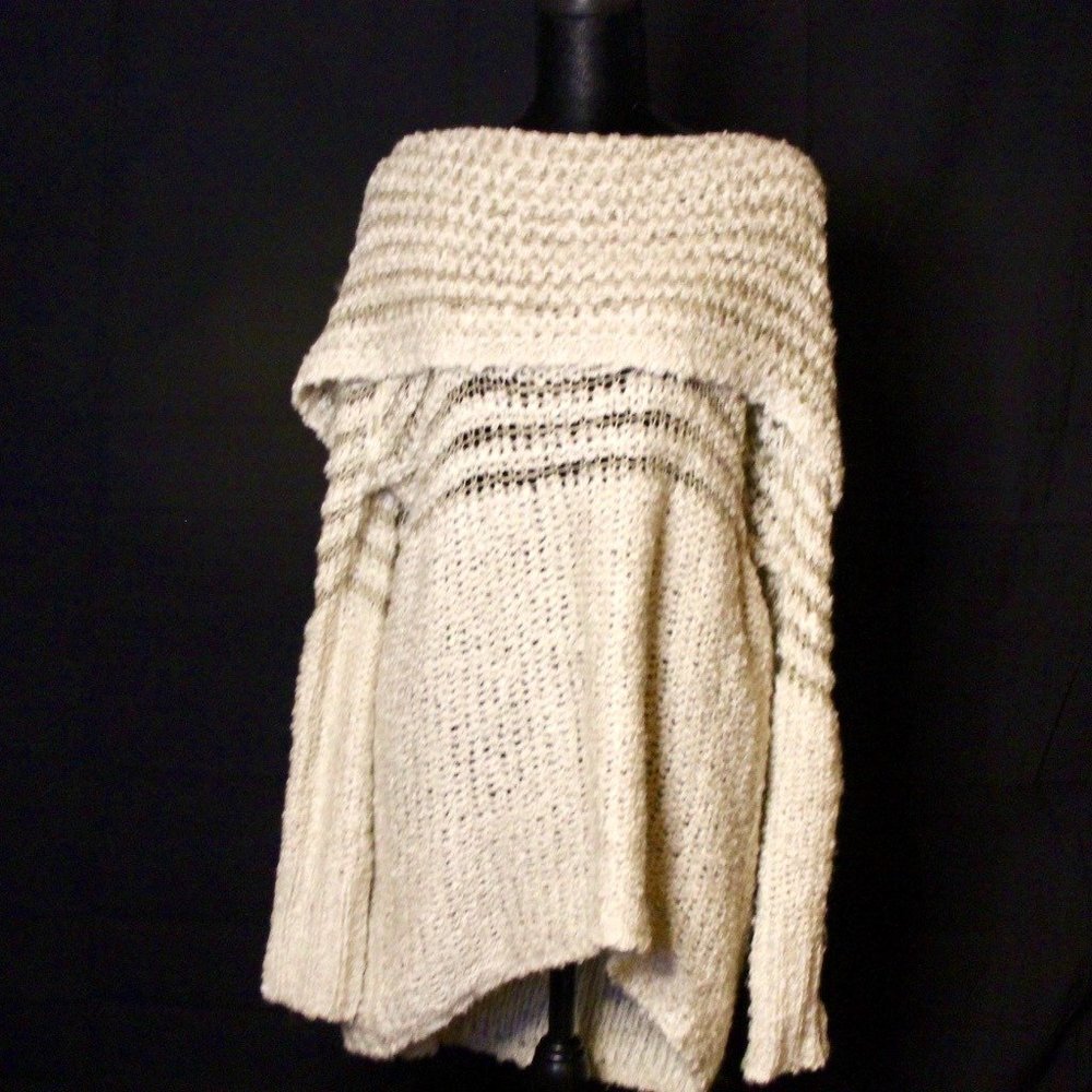Off-the-shoulder loose-knit long sweater